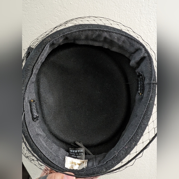 Classy Fascinator Black Lace Elegant Headpiece hat - Picture 5 of 8